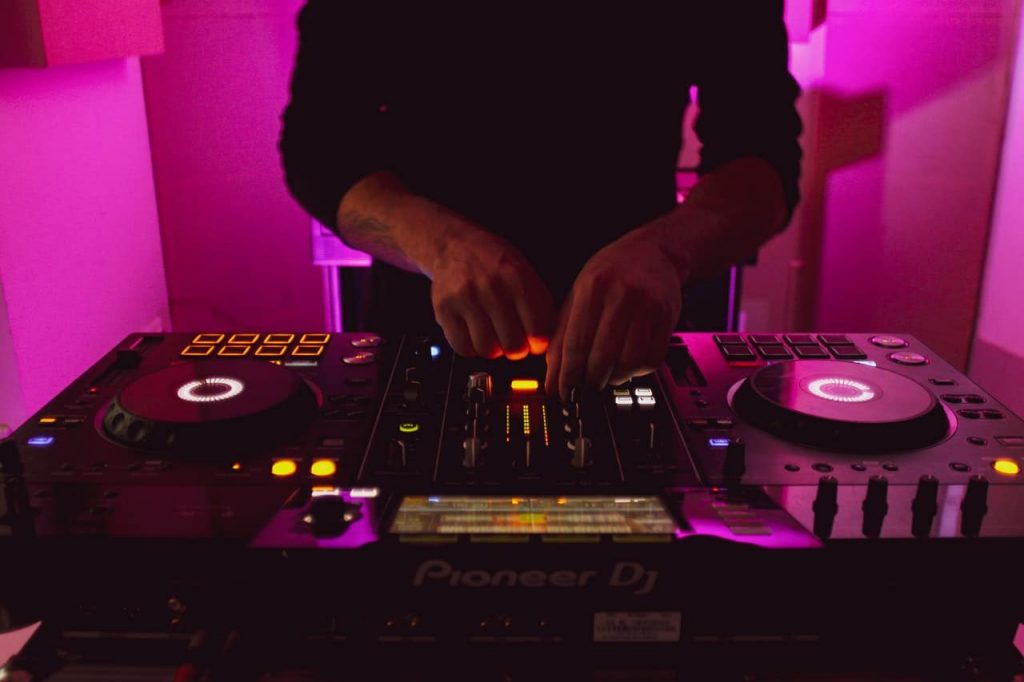 A DJ spinning moombahton on Pioneer DJ decks.